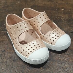 EUC - C11 Rose Gold Juniper Natives